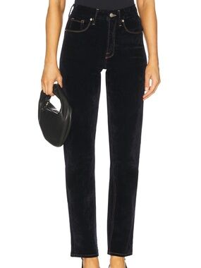 Good American Good Icon Straight Velvet Denim Jeans in Indigo939